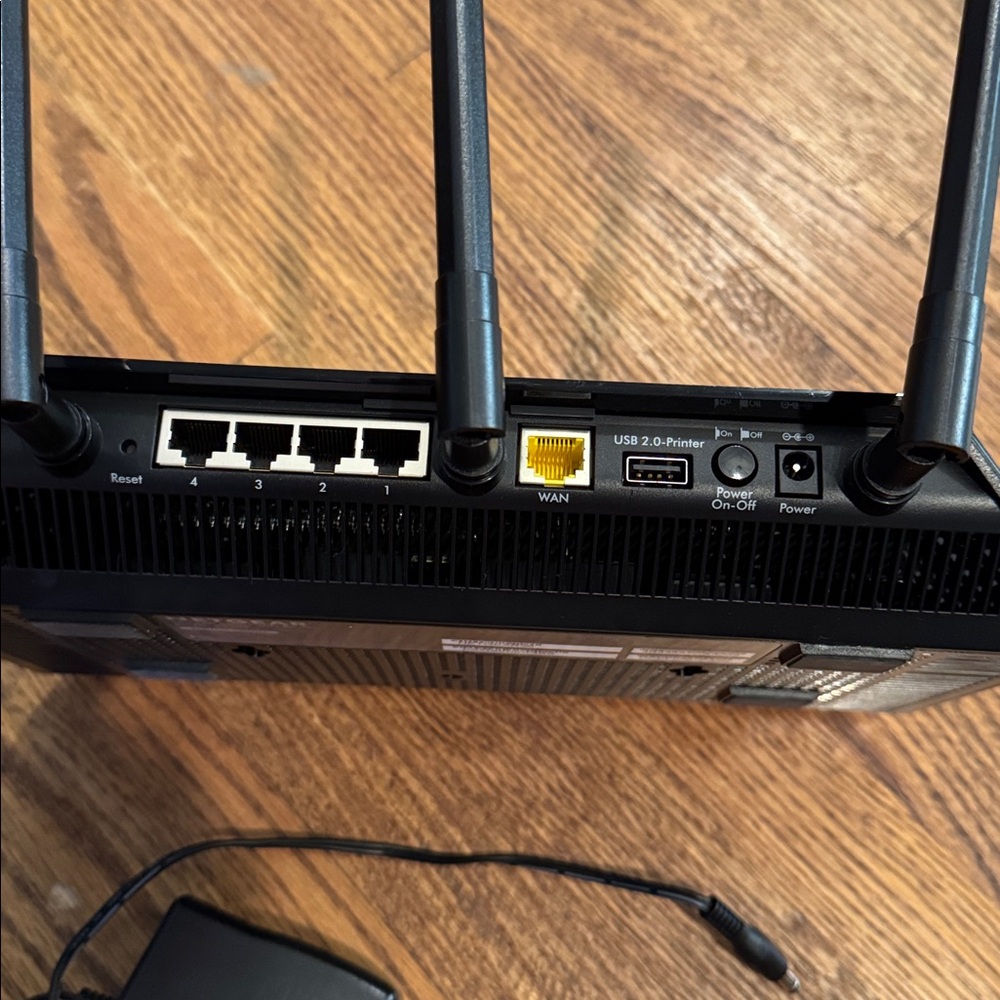 NETGEAR WIFI Router and Range Extender - Picture 5 of 10
